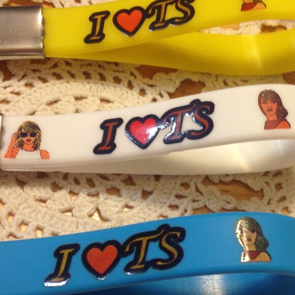 swiftie alert - four T.S. keyrings - Picture 2 of 4